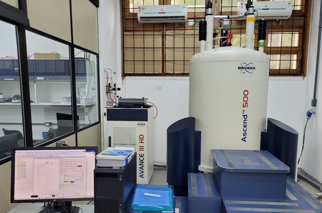 Laboratório de Ressonância Magnética Nuclear - NMRLAB