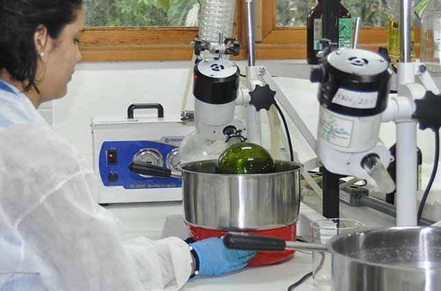 Laboratório de Abertura de Amostras e Ensaios Químicos - LAEQ